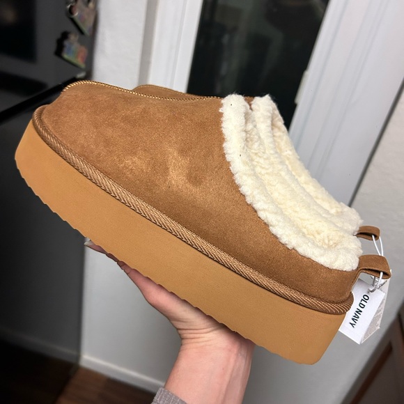 Old navy woman’s platform slippers - Picture 2 of 3